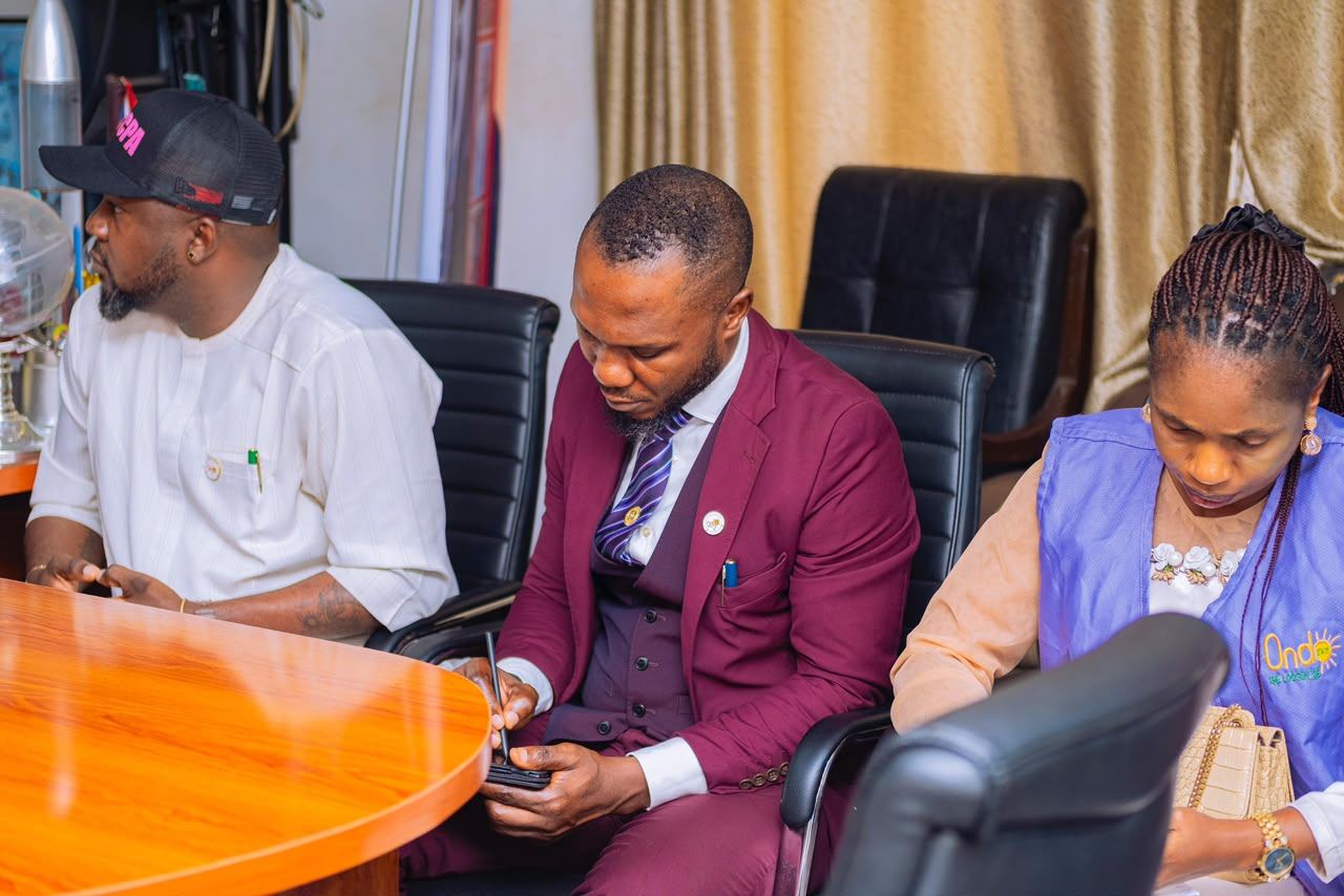 The Chairman of the Ondo State Competition and Consumer Protection Agency (ODCCPA) paid a  courtesy and familiarisation visit to the headquarters of the Ondo State Security Network Agency (AMOTEKUN). photo 5